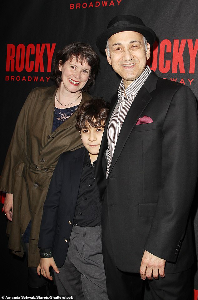 العائلة: نجا الممثل الشخصي من زوجته باتريشيا وابنه لينو (في الصورة أعلاه)