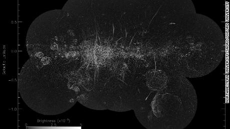 تم العثور على المئات من الخيوط الغامضة في قلب مجرة ​​درب التبانة
