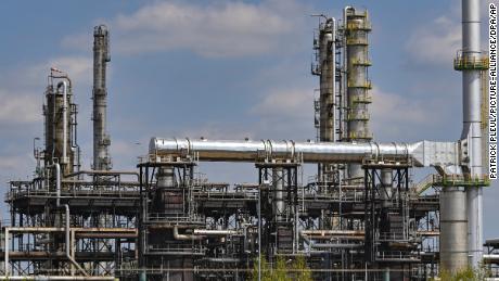 مصفاة النفط PCK في شويدت ، ألمانيا ، مملوكة لشركة روسنفت الروسية. 