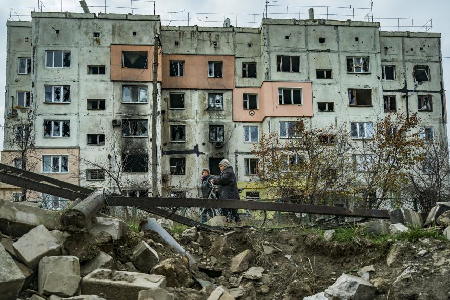تم تدمير مبنى بعد معركة بين الجيشين الأوكراني والروسي في أرخانهيلسكي.